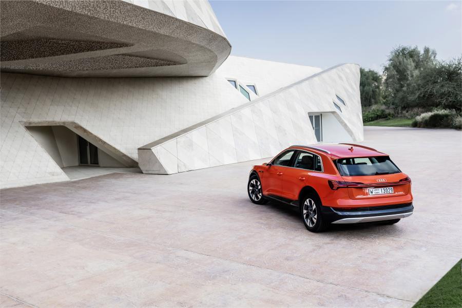  Audi e-tron 55 Quattro 2019 года  (WW) (фото 194 из 452)